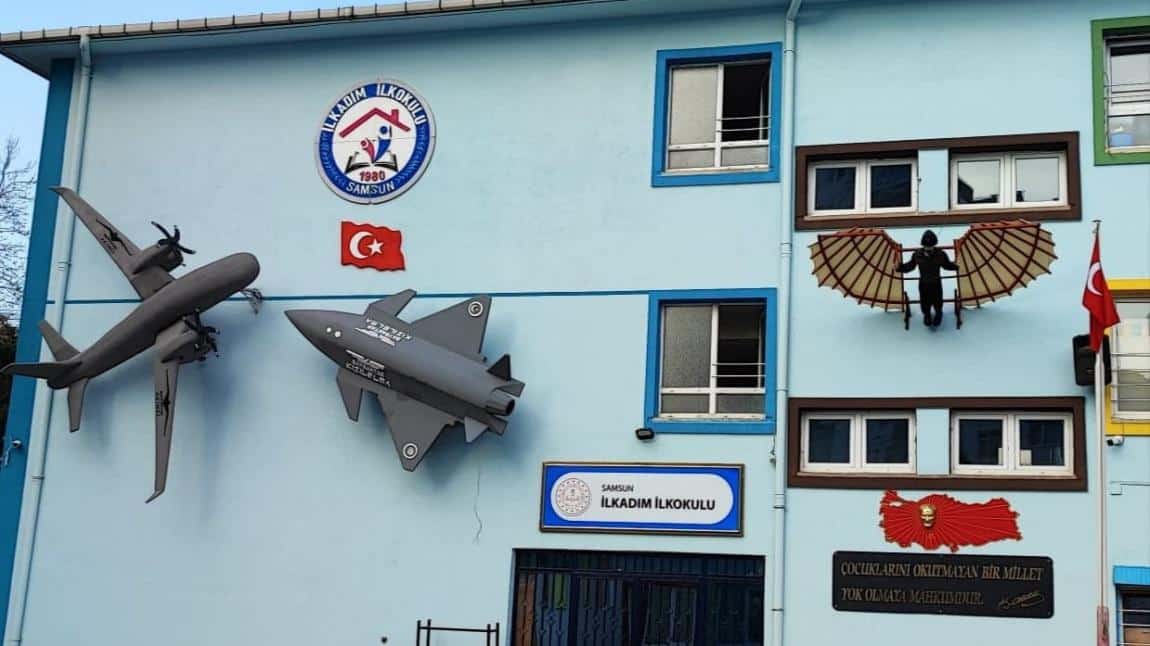 Bayraktar Kızılelma ve Akıncı'nın maketleri okulumuz duvarında sergileniyor